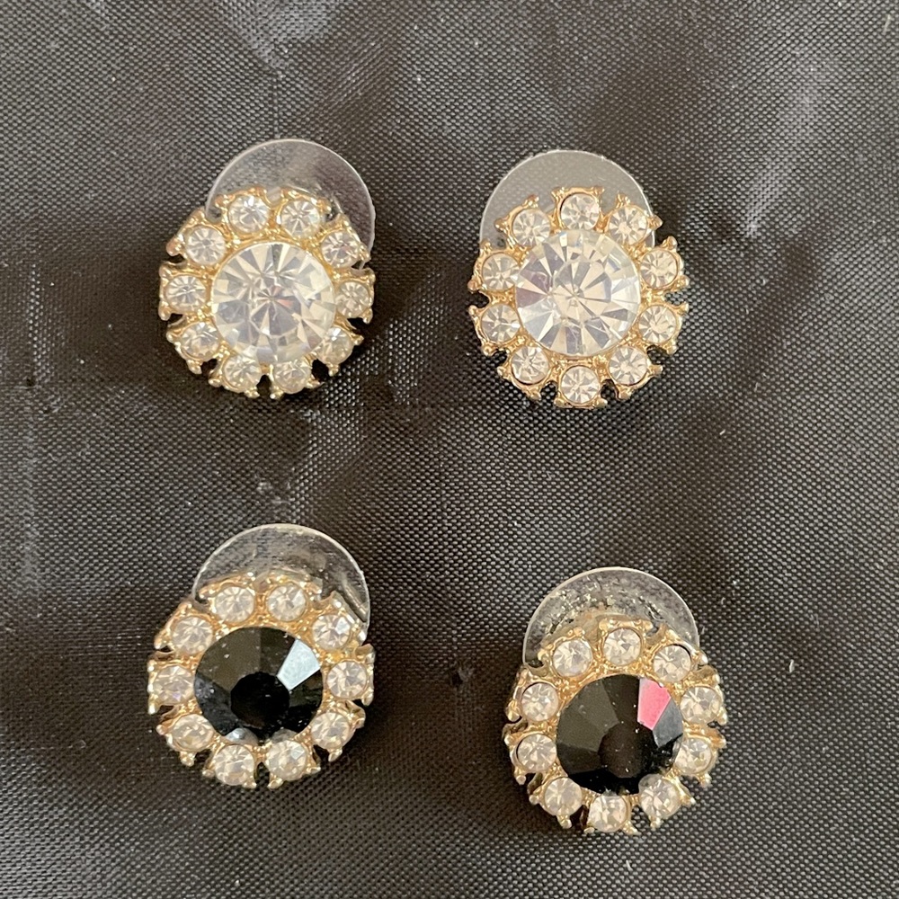 Fashion earrings. Aprox 1/2 inch round.